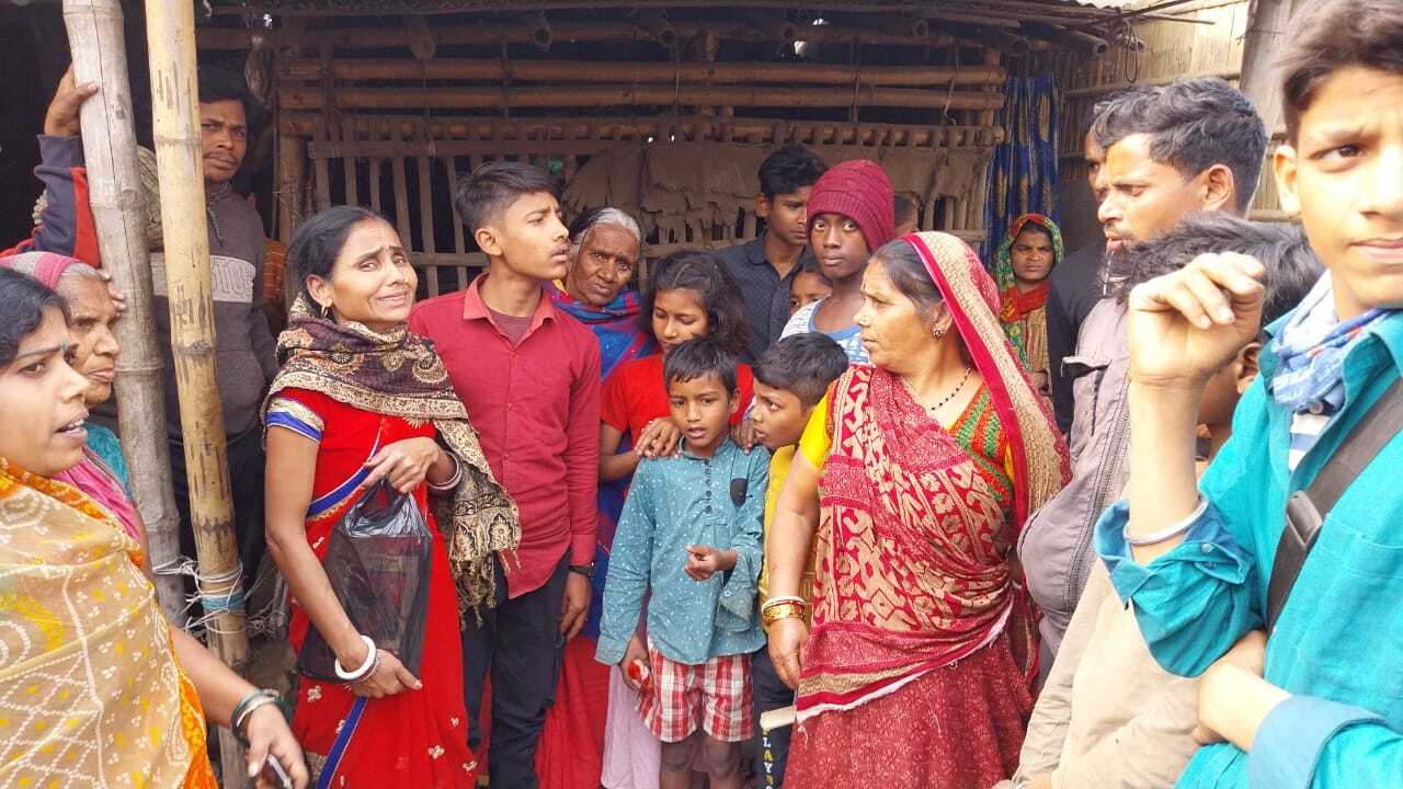पैसा छीनकर भाग रहे झपट्टमार को लोगों ने पकड़ा