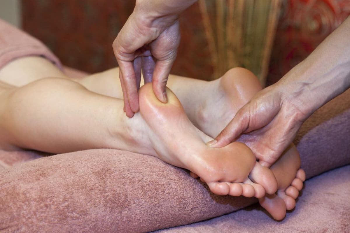 Health Tips: सोते समय रात को करें पैर के तलवों की मालिश, दूर होने लगेंगी ये 5 समस्याएं