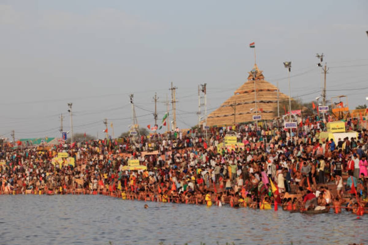 Mahakumbh 2025: महाकुंभ के दौरान जा रहे प्रयागराज? जरूर घूमें ये जगहें