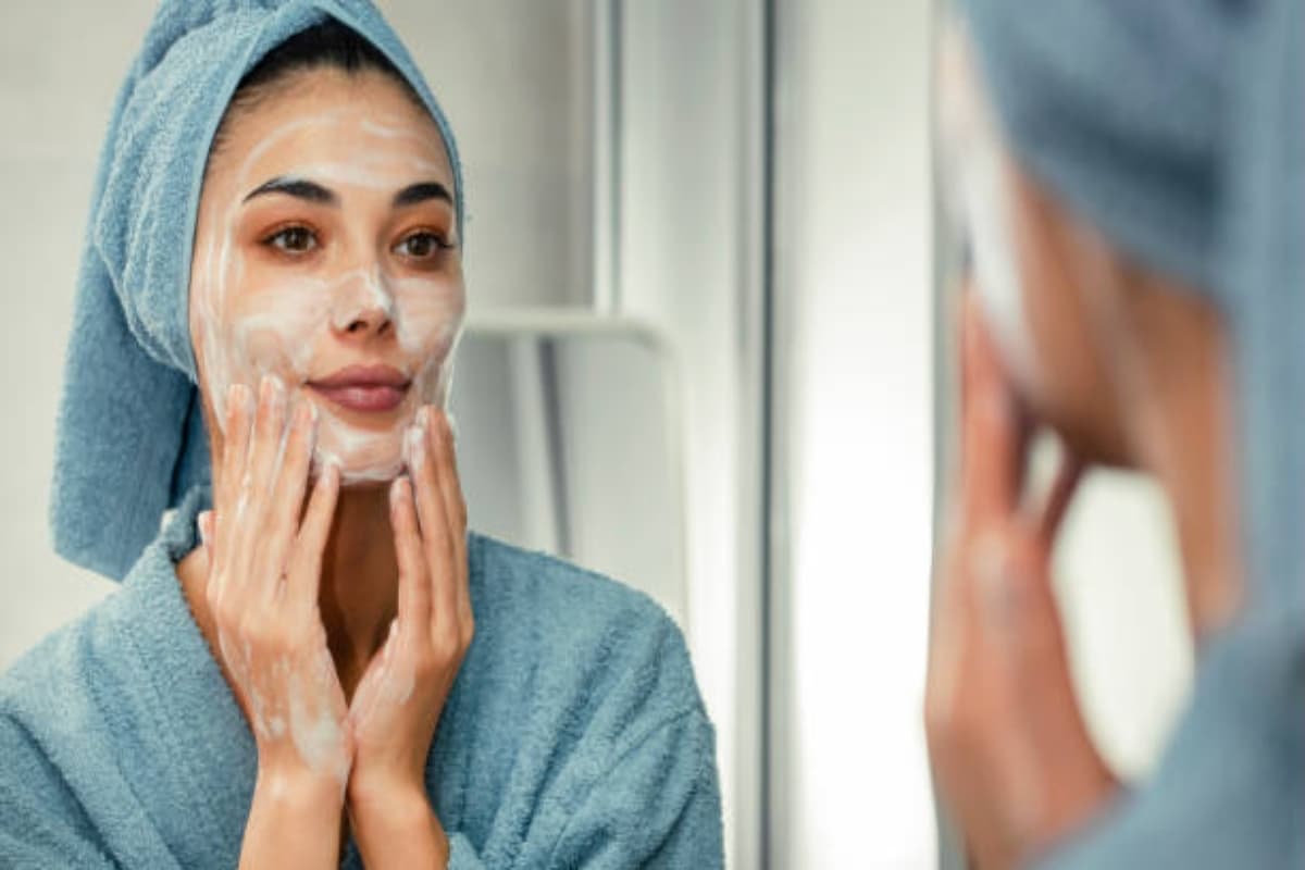 Skin care tips: मेकअप हटाने के बाद स्किन केयर करने का जाने सही तरीका