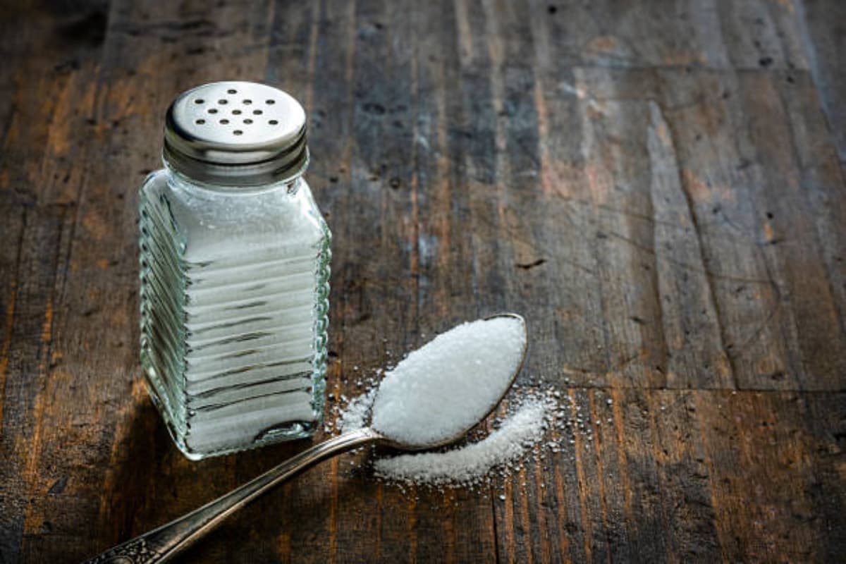 Salt Storage Tips in Monsoon: बारिश में नमक पिघलने की समस्या? अपनाएं ये 10 असरदार स्टोरेज टिप्स और रखें नमक हमेशा सूखा