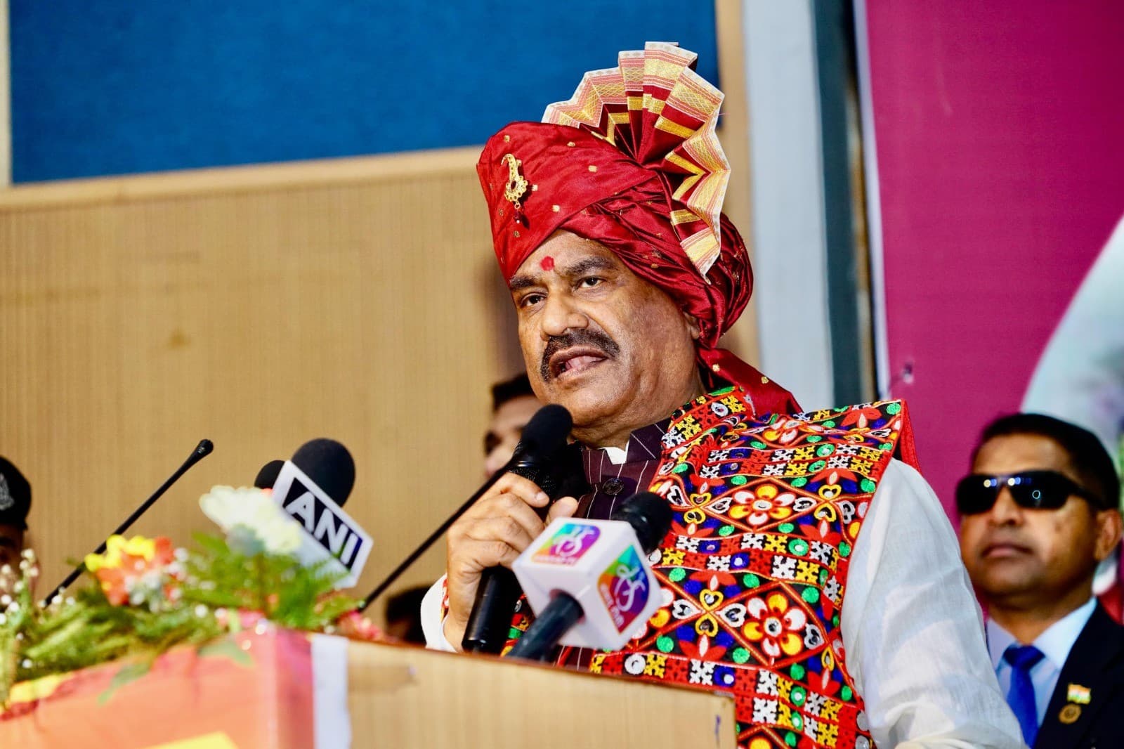 Lok Sabha Speaker: देश की परंपरा और प्रकृति की रक्षा में बंजारा समाज की भूमिका है महत्वपूर्ण