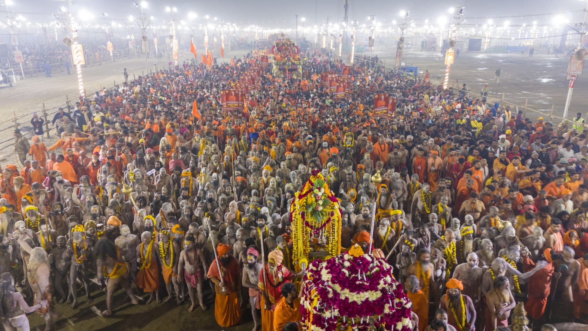 Mahakumbh 2025: बसंत पंचमी पर 2.5 करोड़ लोगों ने किया अमृत स्नान, इस अखाड़े ने सबसे पहले लगाई आस्था की डुबकी, Photos