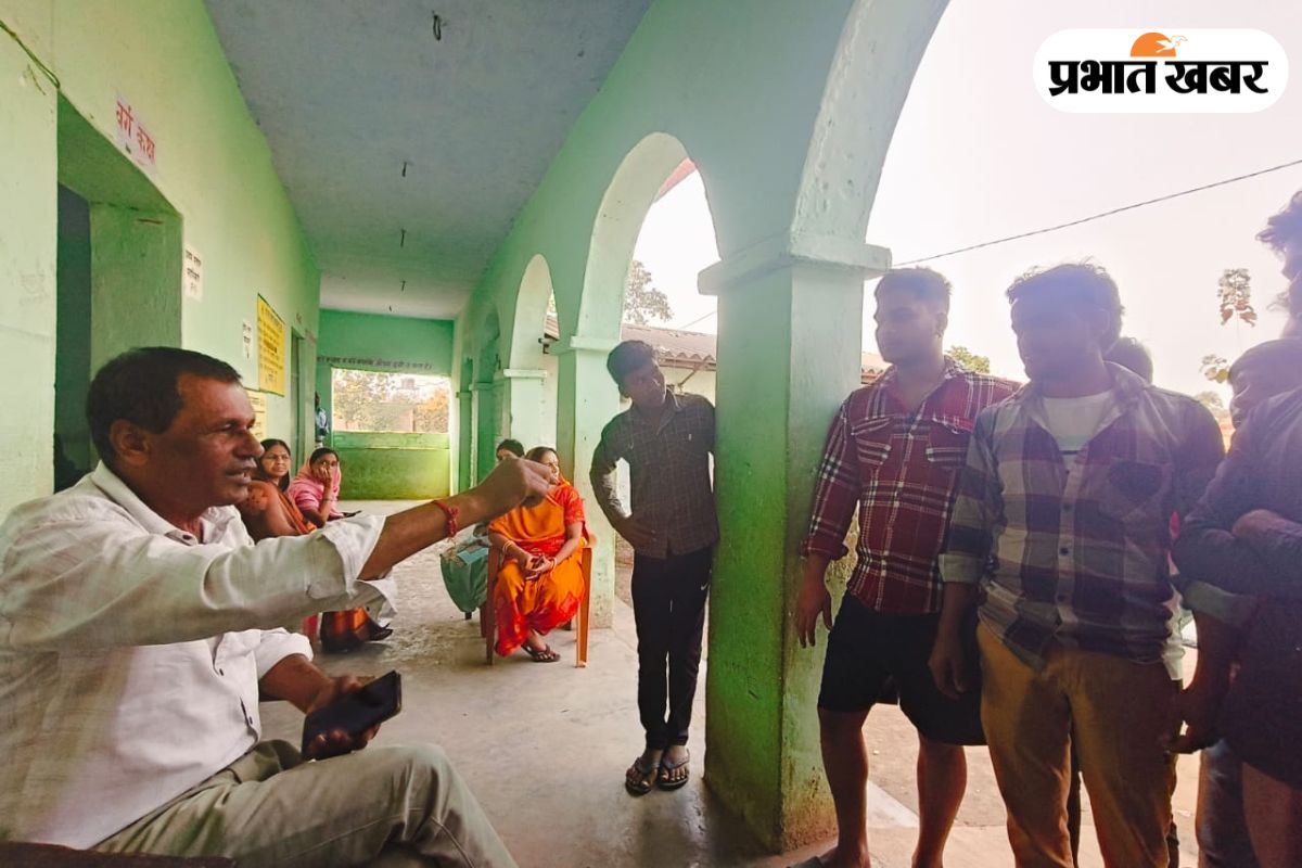 भागलपुर के स्कूल में 7 बच्चे अचानक हुए बीमार, दो की तबीयत ज्यादा बिगड़ी, अस्पताल पहुंचाया गया