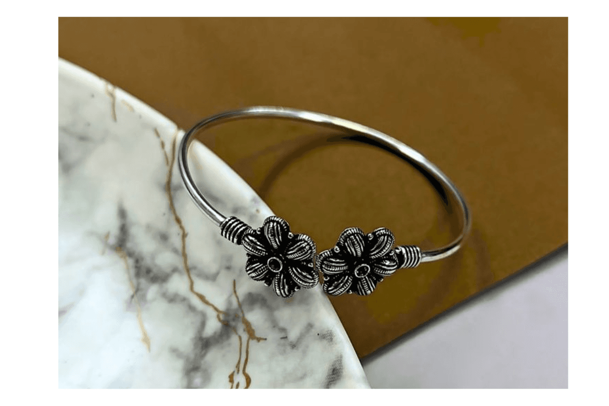 Oxidised Bracelet: वेलेंटाइन डे पर पार्टनर को दें ये लेटेस्ट ऑक्सीडाइज्ड ब्रेसलेट