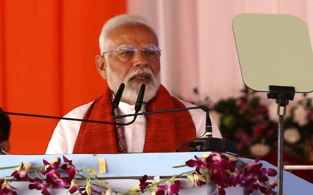 किसान सम्मान समारोह: पीएम ने 9.80 करोड़ किसानों के खाते में भेजे 22,000 करोड़ रुपये, लालू यादव पर बोला हमला