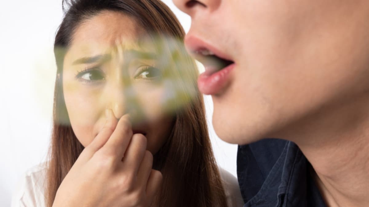 Personality Tips : मुंह से आती है गंदी बदबू? लूस होता है कंफिडेंस, फॉलो कर लें ये 5 टिप्स