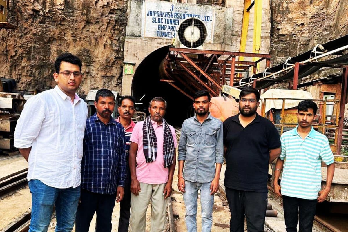 तेलंगाना टनल हादसा : सुरंग तक पहुंचे गुमला के श्रमिकों के परिजन, आंखों में आ गये आंसू