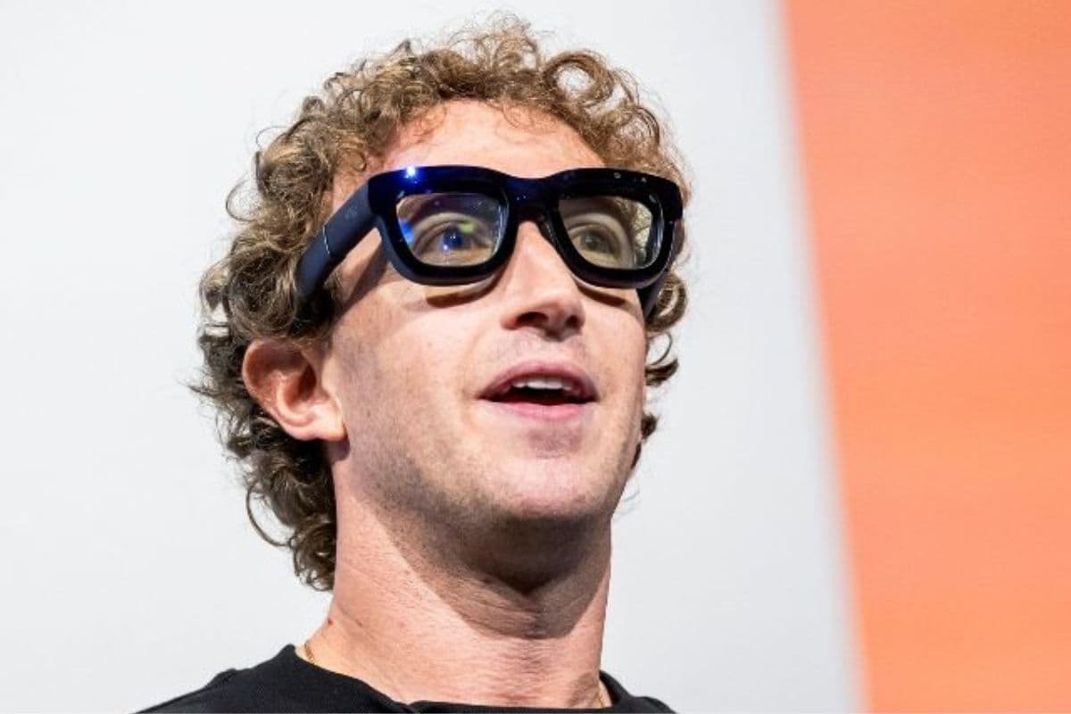 Mark Zuckerberg ने की स्मार्टफोन्स के अंत की भविष्यवाणी, यह गैजेट लेगा उसकी जगह