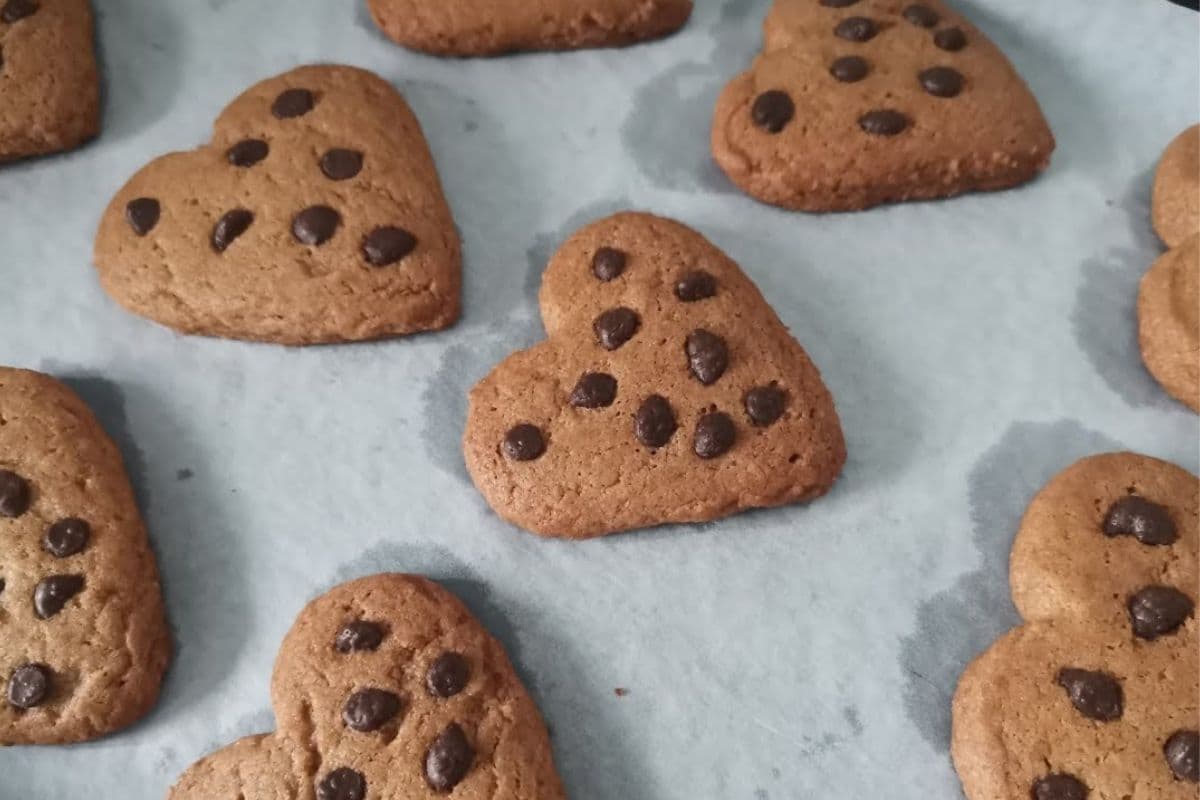 Valentine Special Heart Cookies Recipe: हार्ट शेप कूकीज बनाएं और अपने चाहने वालों को करें इम्प्रेस, यहां जानें आसान रेसिपी