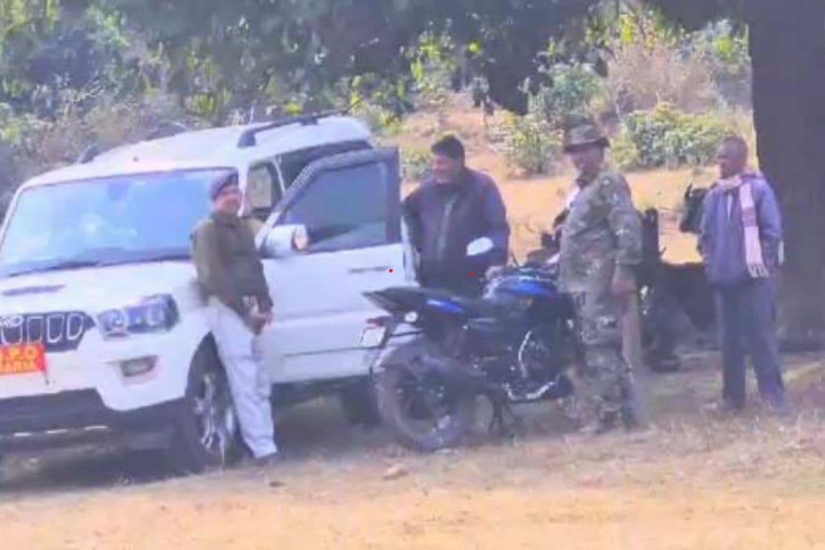 Jharkhand Naxal News: नक्सलियों ने पहले किया किडनैप, फिर मौत के घाट उतारकर फेंक दिया जंगल में