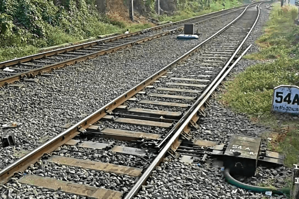Bihar News: बिहार में बन रही नई रेललाइन, 20 लाख लोगों को होगा सीधा लाभ, इस महीने से दौड़ेगी ट्रेन