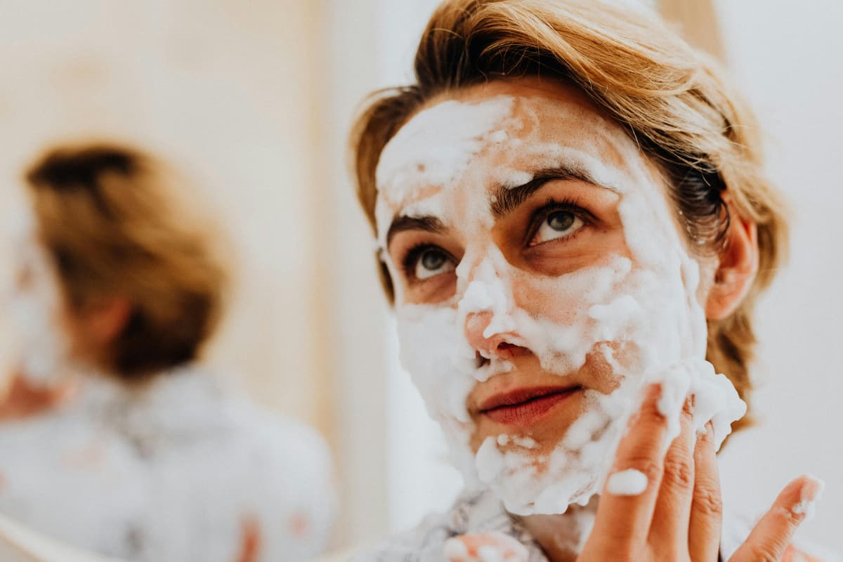 Beauty Tips: क्या आप जानते हैं चेहरा धोने का सही तरीका? इन गलतियों की वजह से समय से पहले ही बूढ़ी लगने लगती है त्वचा