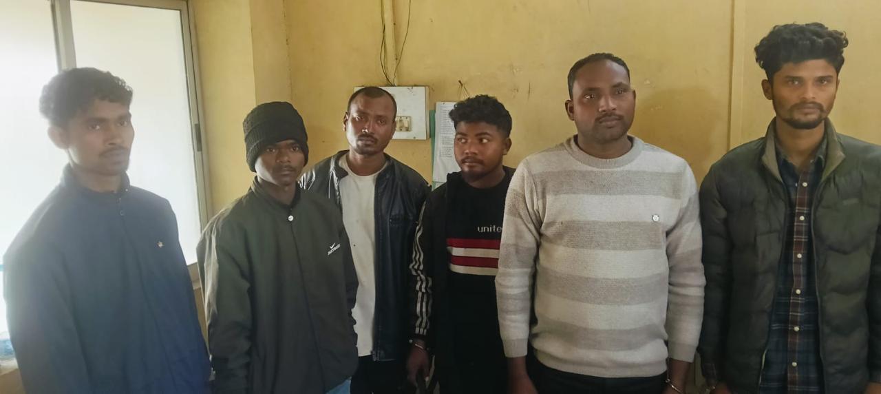 East Singhbhum News : हाता सब स्टेशन में लूट मामले का खुलासा, छह आरोपी गिरफ्तार