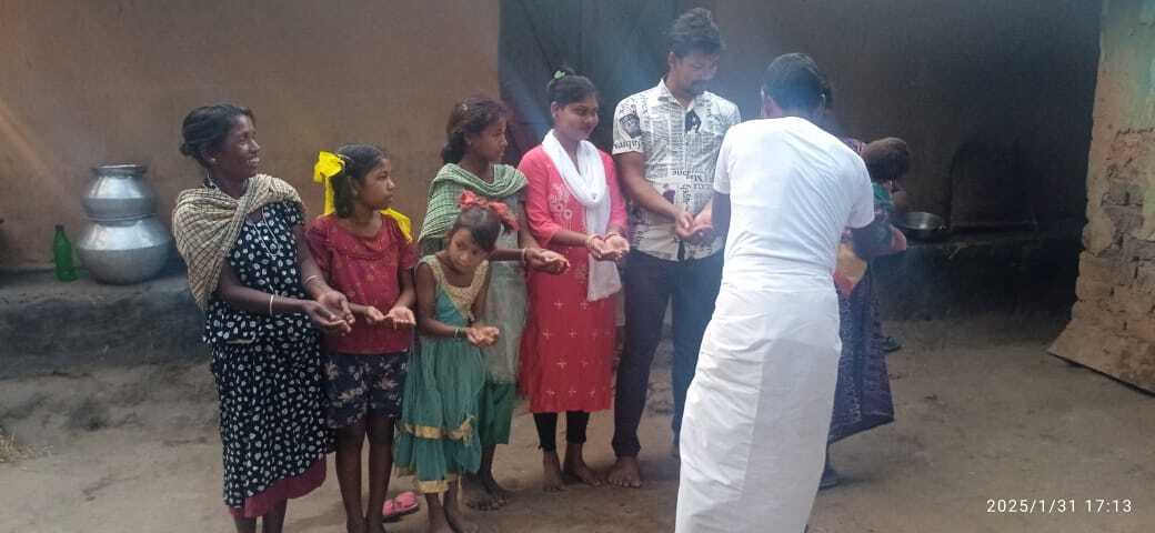 Chaibasa News : नोवामुंडी में हो समाज के सात लोगों ने सरना धर्म में की वापसी