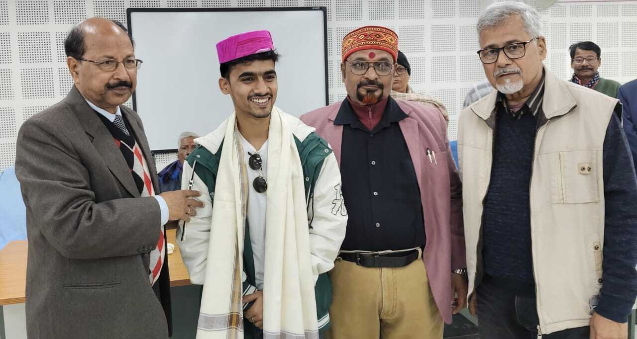 जी टीवी के सारेगामापा में चयनित जय झा बीएनएमयू में सम्मानित