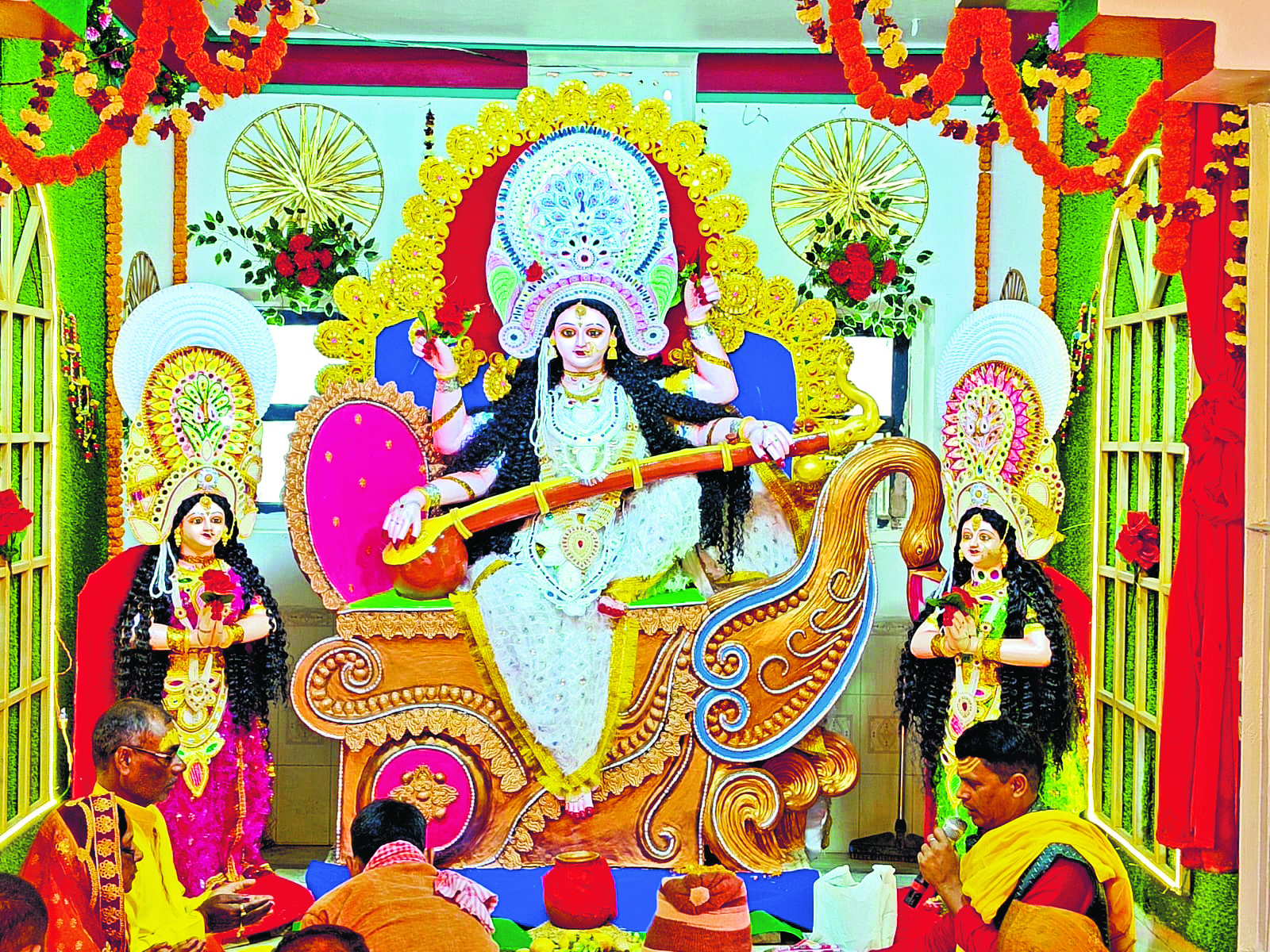 Begusarai News : मां शारदे की पूजा-अर्चना कर मांगा आशीर्वाद