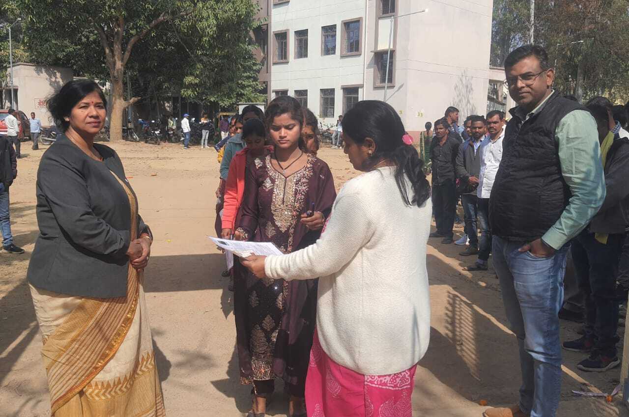 कटोरिया के दो केंद्रों से 17 परीक्षार्थी रहे अनुपस्थित