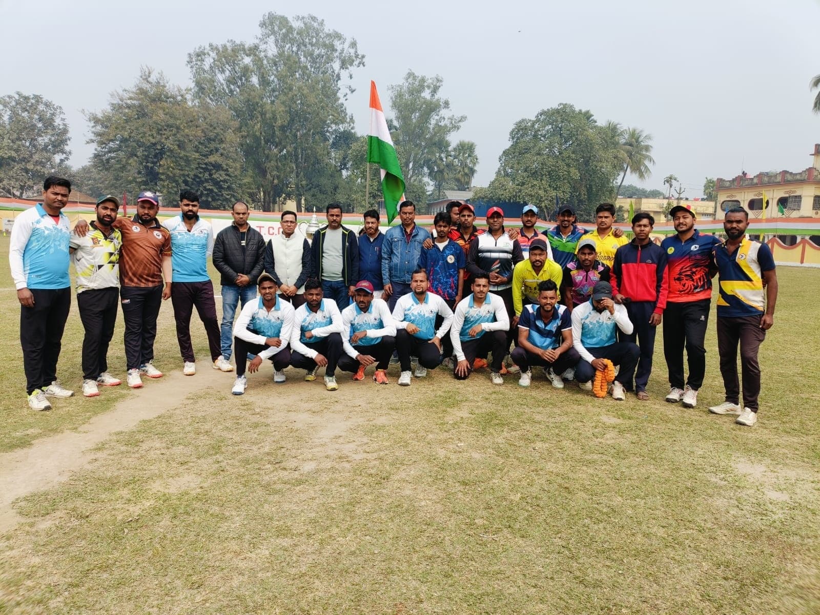 पहला क़्वार्टर फाइनल मे अधीरा एकादश ठाकुरगंज तीन रन से विजयी