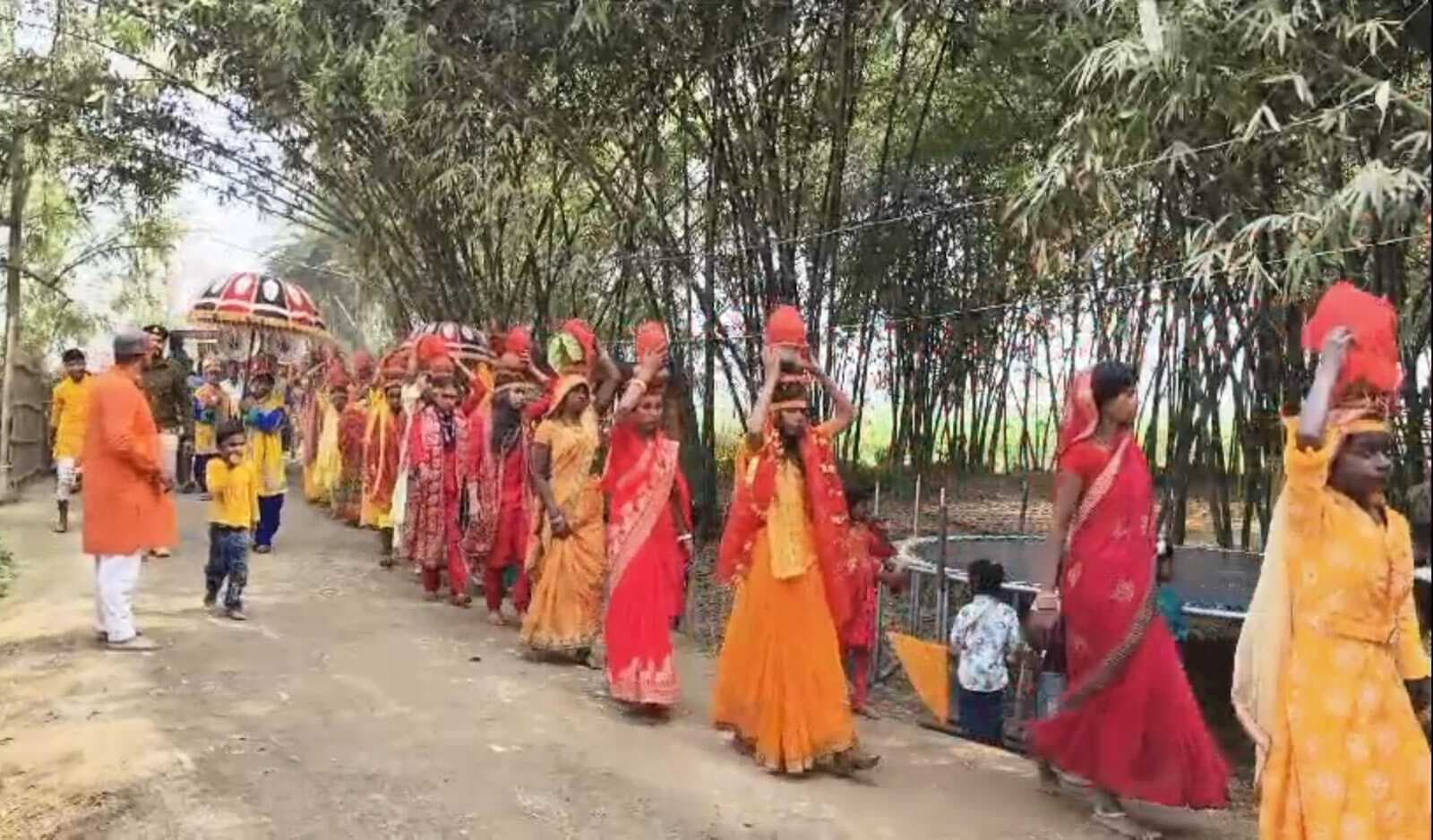 रामधुनी महायज्ञ को लेकर निकाली गयी कलश शोभायात्रा