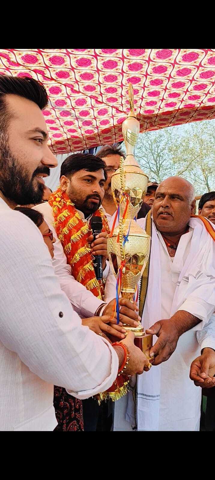 घुडदौड़ प्रतियोगिता में मुरादपुर के मुन्ना ने प्राप्त किया प्रथम स्थान