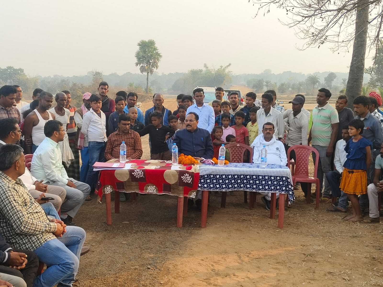 सड़क निर्माण में गतिरोध समाप्त कराने पहुंचे विधायक