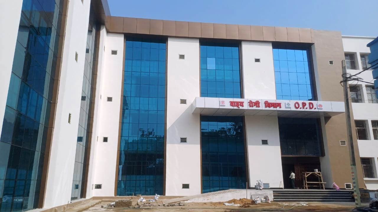मॉडल अस्पताल में अब तक शिप्ट नहीं हो पाया इमरजेंसी वार्ड व ओपीडी, हैंडओवर के पेंच में फंसा मामला