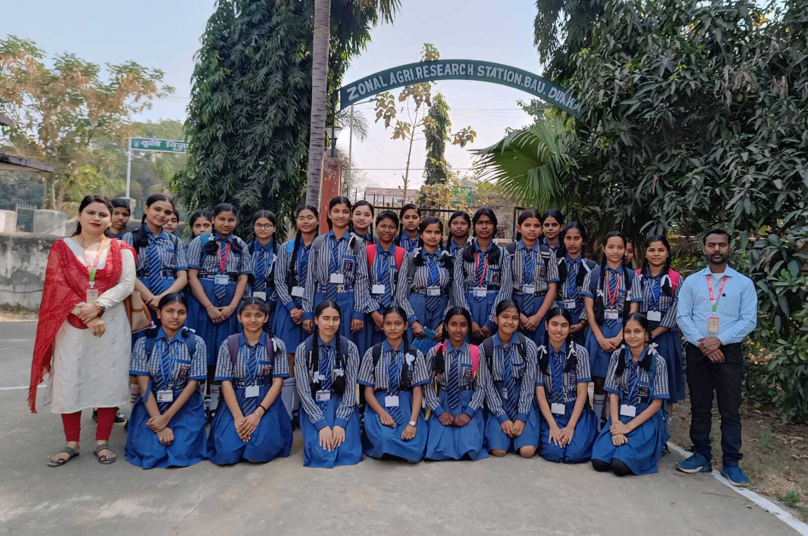 जैविक खाद बनाने की प्रक्रिया से अवगत हुए सिदो कान्हू हाई स्कूल के छात्र