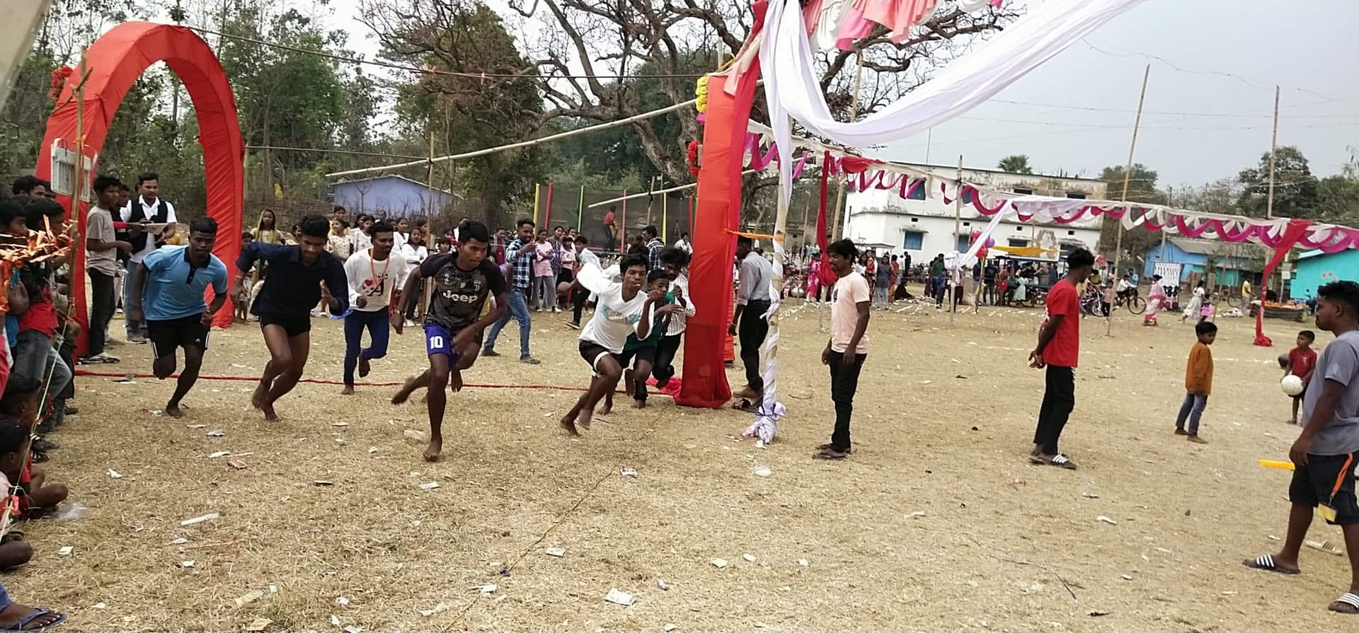 West Singhbhum News : युवाओं की दौड़ में सेलेम प्रथम व शिवनाथ द्वितीय