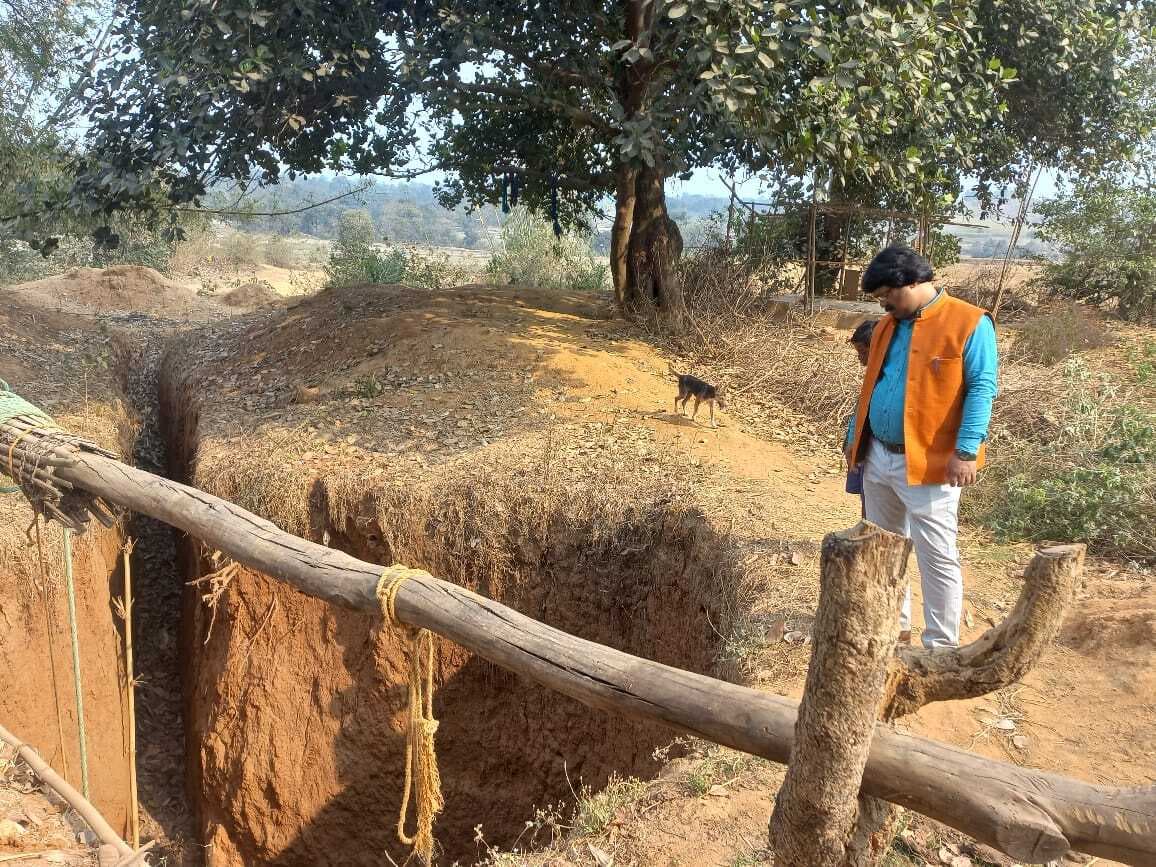 योजनाओं में मानक अनुरूप कार्य न होने पर कर्मियों को लगा जुर्माना