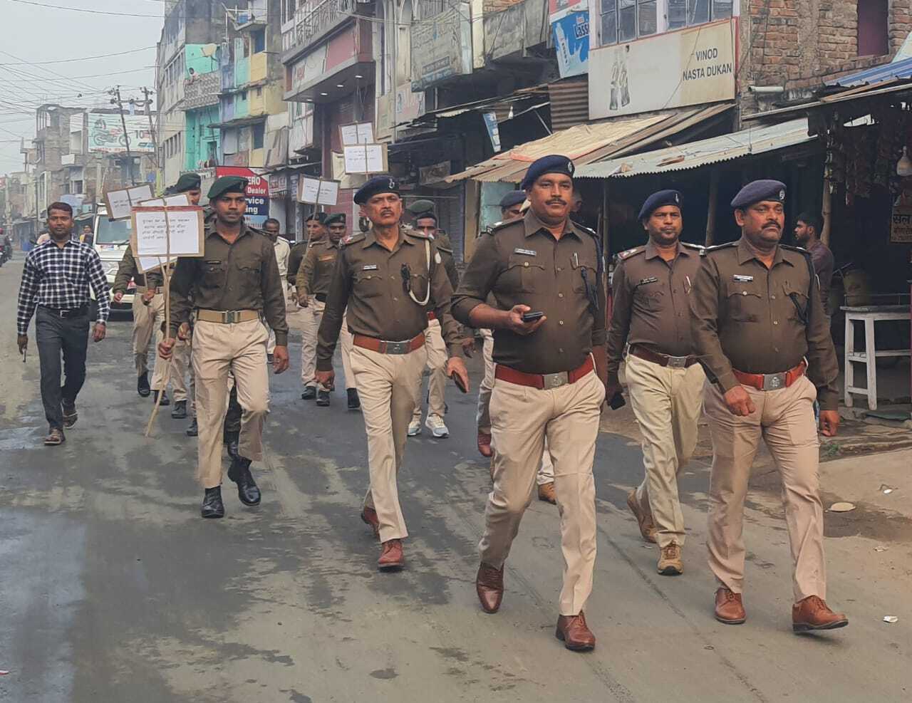 कटोरिया पुलिस ने नशा मुक्ति को लेकर निकाली प्रभात-फेरी