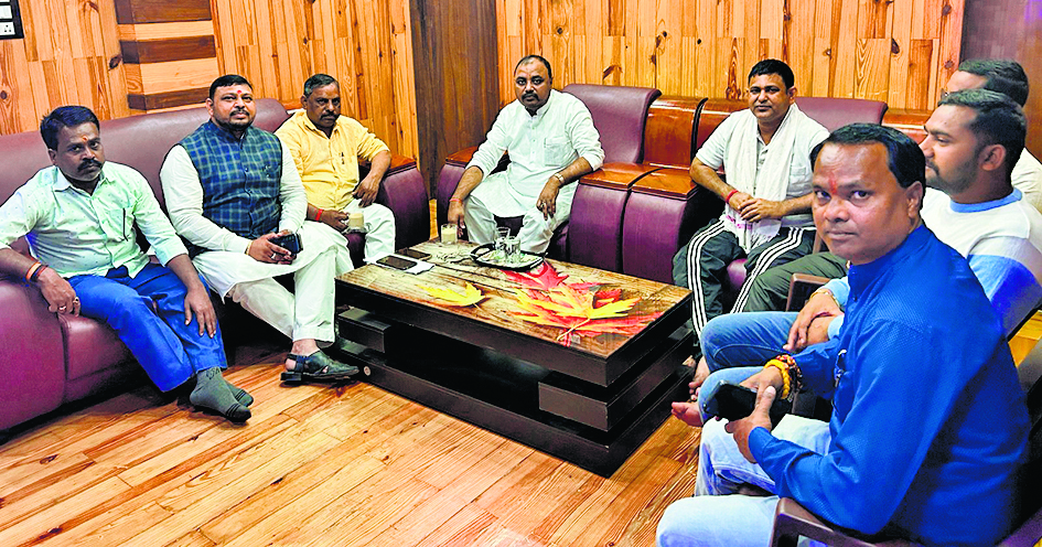 प्रधानमंत्री के आगमन को लेकर राज्यसभा सांसद ने कार्यकर्ताओं संग की बैठक
