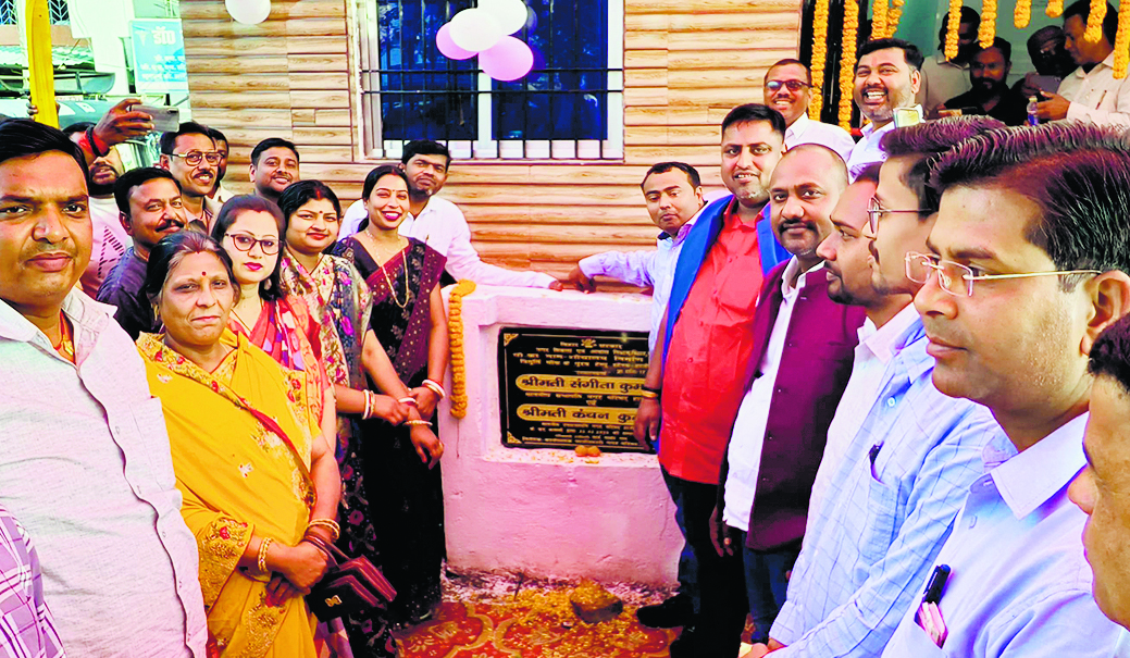 hajipur news. सभापति ने टेंपो स्टैंड में डिलक्स शौचालय का किया उद्घाटन