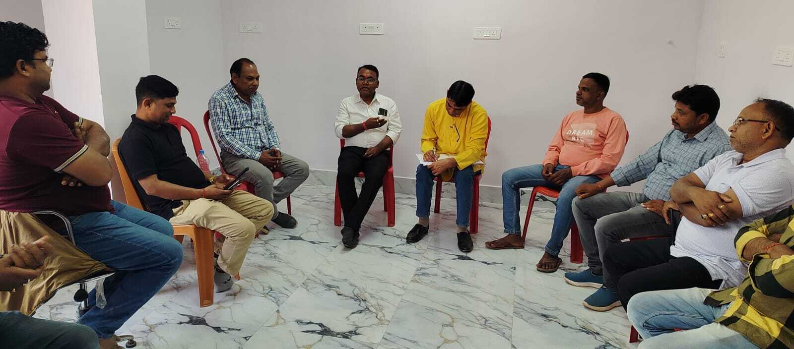 लकड़ी मिल बंद हो जाने से बढ़ई कारीगरों को हो रही परेशानी: जिलाध्यक्ष