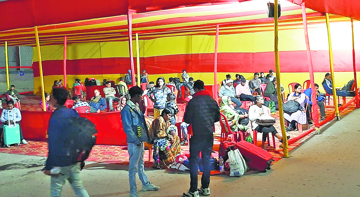 hajipur news. महाकुंभ को लेकर नहीं कम हो रही ट्रेन में यात्रियों की भीड़