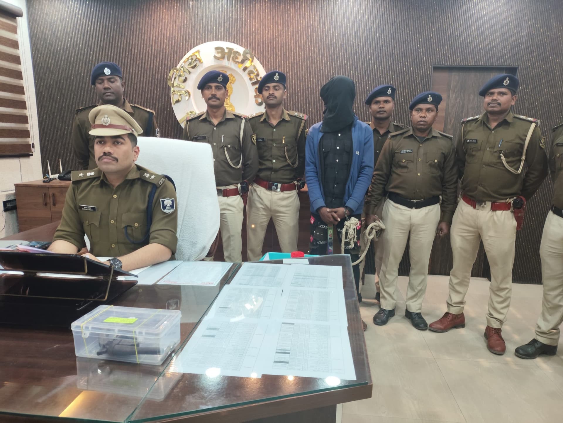 कट्टा व दो जिंदा कारतूस के साथ एक युवक गिरफ्तार