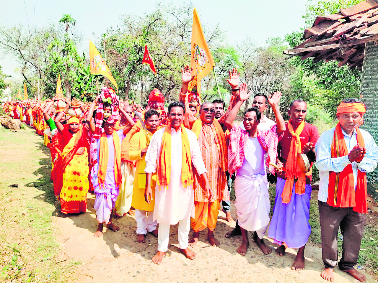 east singhbhum news: हरे कृष्ण, हरे राम व जय श्री राम के जयकारों से गूंजा डुमरिया