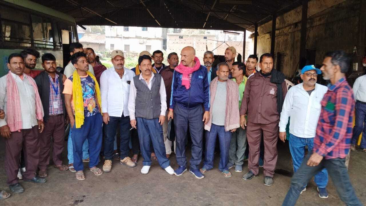 वेतन की मांग को लेकर बीएसआरटीसी के ड्राइवर व कंडक्टर ने किया हड़ताल, बंद रही बसों का परिचालन