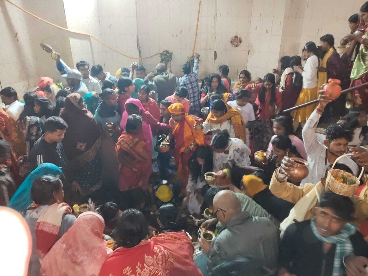 शिवालय में जलढरी के लिए उमड़ी श्रद्धालुओं की भीड़
