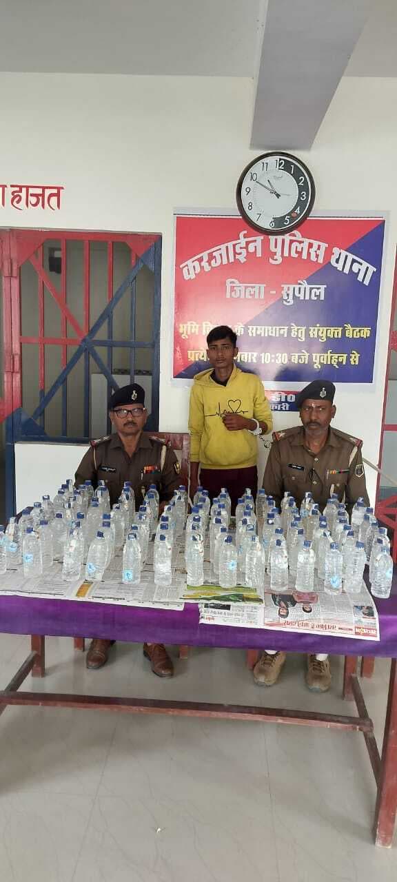 215 बोतल शराब के साथ तस्कर गिरफ्तार, बाइक जब्त