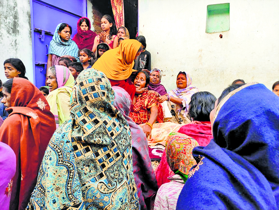 सड़क दुर्घटना में युवक की मौत, एक घायल