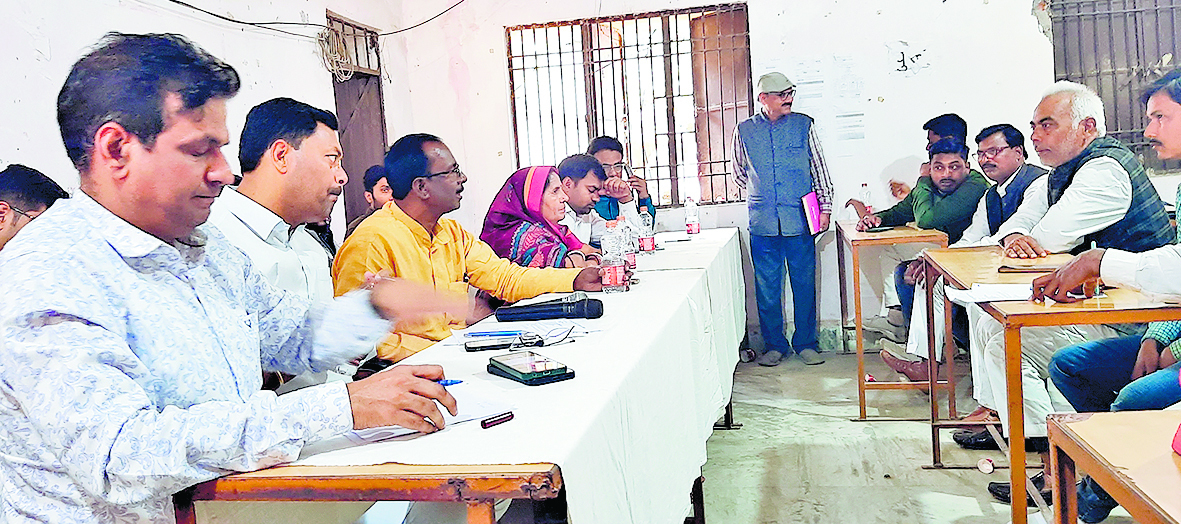 hajipur news. पातेपुर में हंगामेदार रही बीडीसी की बैठक, छाया रहा आवास योजना में वसूली का मुद्दा