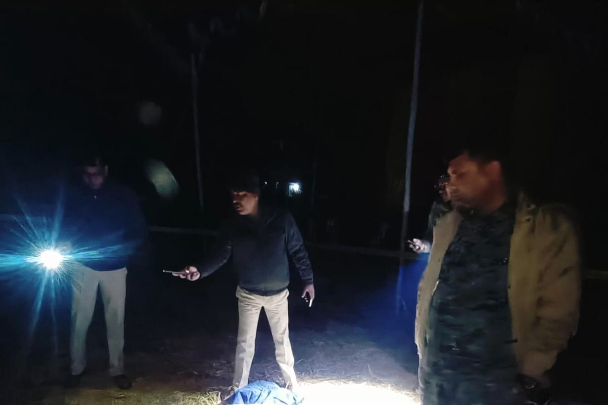 Viral Video: स्टेज पर डांस कर रहे दूल्हे के दोस्त पर युवक ने चलाई गोली, मर्डर का लाइव वीडियो देखिए