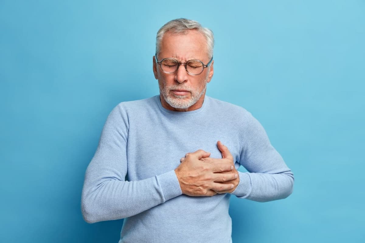 Heart Attack Signs: ये कुछ ऐसे संकेत हैं जो हार्ट अटैक से पहले शरीर हमें देने लगता है, नजरअंदाज ना करें इन संकेतों को