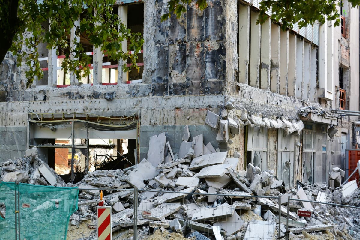 Earthquake: भूकंप आने पर कैसे बचाएं अपनी जान? सिर्फ रखना है आपको इन बातों का ध्यान