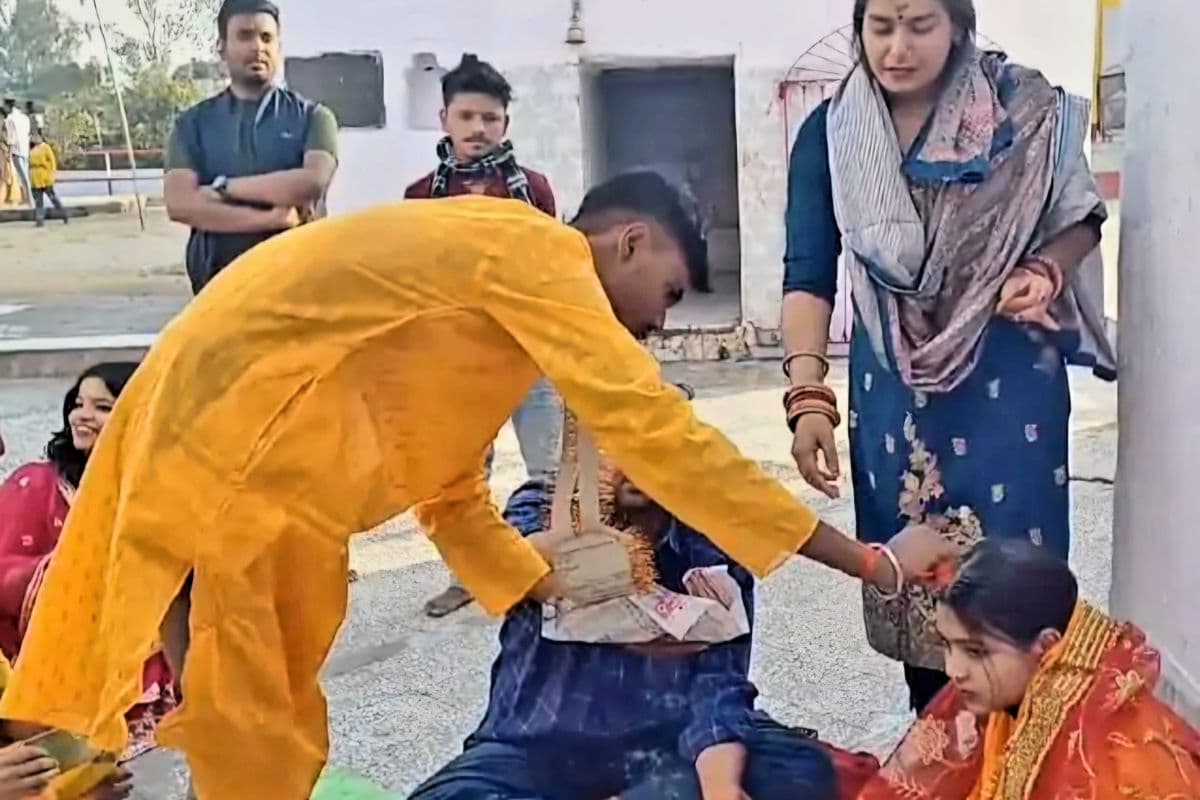 दिल्ली से भागकर जमुई में प्रेमी युगल ने रचाई शादी, मंदिर के श्रद्धालुओं ने किया कन्यादान