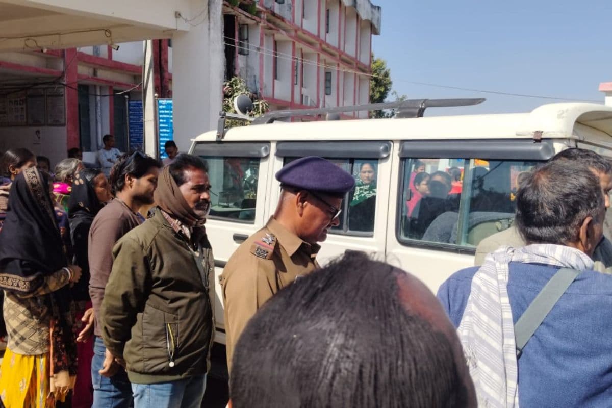 Road Accident: औरंगाबाद में ट्रैक्टर पलटने से प्रिंसिपल की मौत, गाड़ी ने पैदल यात्री को भी रौंदा