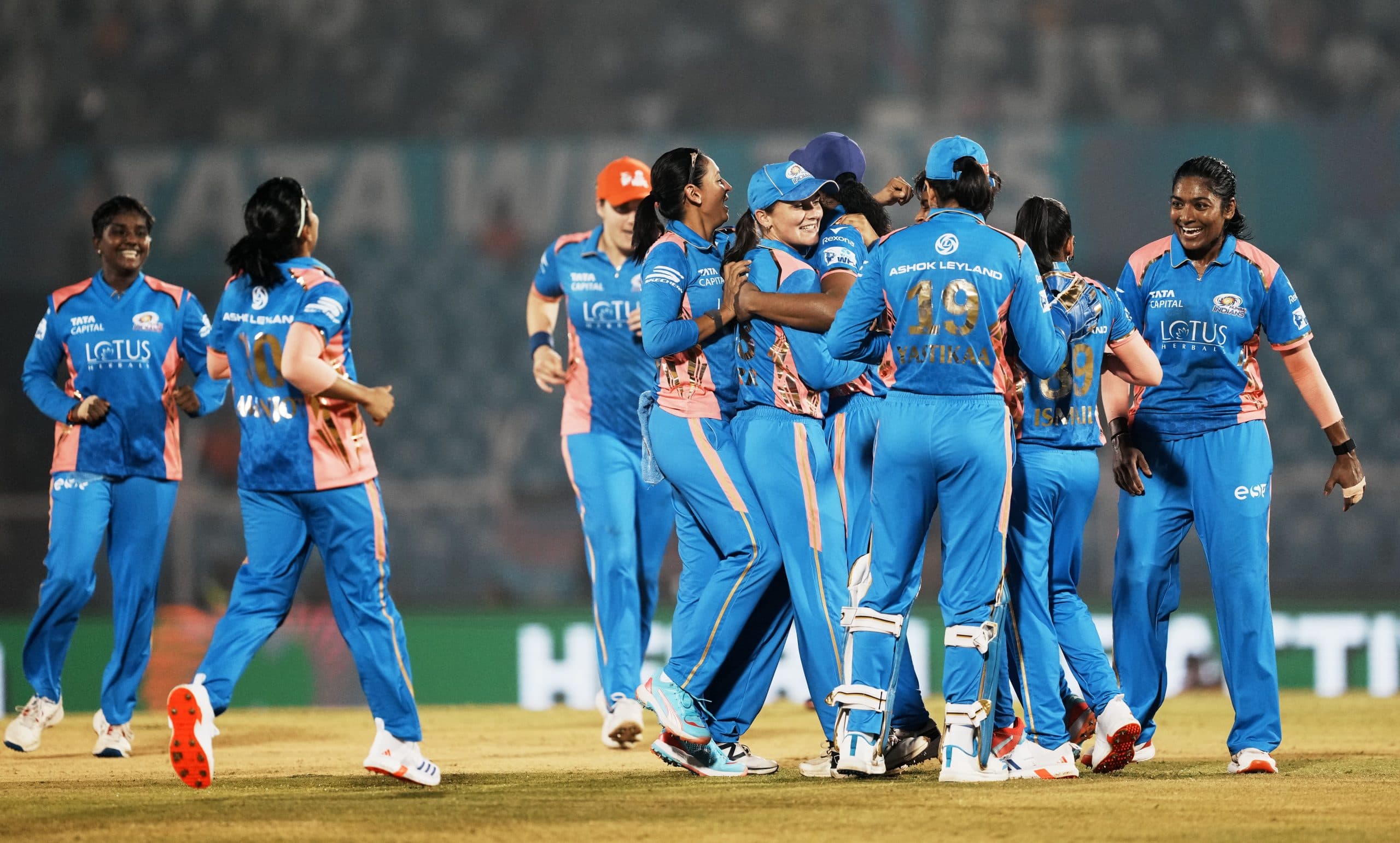 WPL 2025: मुंबई लगातार दूसरी बार फाइनल में, अब दिल्ली से होगी खिताबी जंग