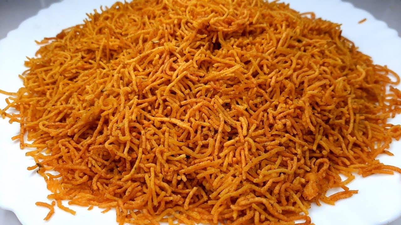 Holi Special Recipe : घर आए हुए मेहमानों को कीजिए खुश, नाश्ते में खिलाएं ये टेस्टी आलू भुजिया नमकीन