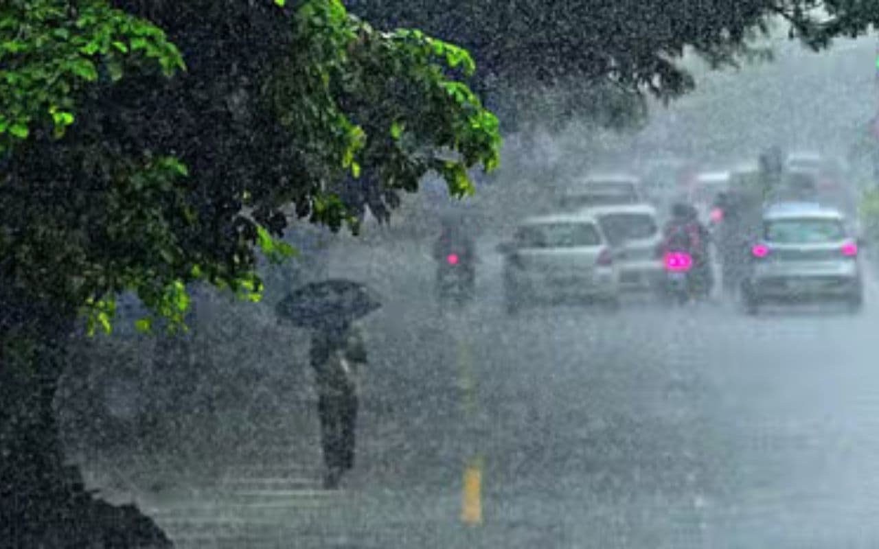 Bihar Weather: बिहार के 6 जिलों में अगले 24 घंटे में होगी मेघगर्जन और बारिश, IMD ने जारी किया येलो अलर्ट